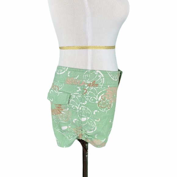 Ripcurl Green Floral Side Cinched Board Shorts - Picture 5 of 16